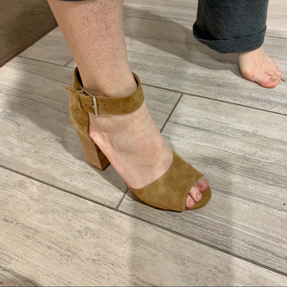 URBAN OUTFITTERS✨Suede Heel - Picture 2 of 8